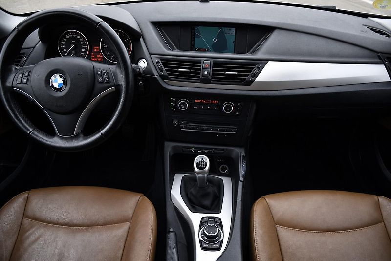 BMW X1 xDrive20d,KŮŽE,NAVI,TEMP,KLIMA - fotka 40 z 50