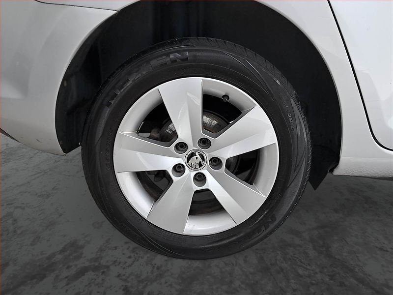 Škoda Rapid (2014) Spaceback 1.6 TDI - fotka 15 z 16
