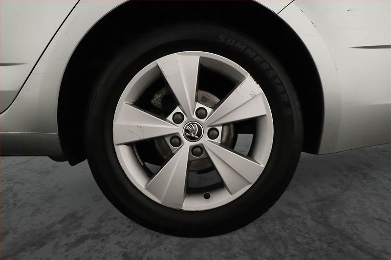Škoda Octavia (2019) 1.6 TDI, Tempomat - fotka 12 z 16