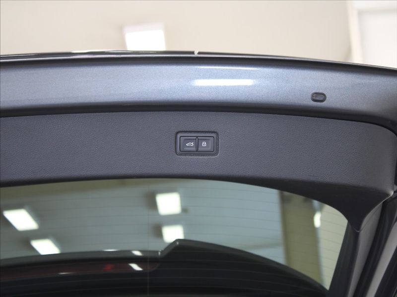 Audi Q7 3,0 50TDi S-Line 63tkm. ČR - fotka 29 z 32