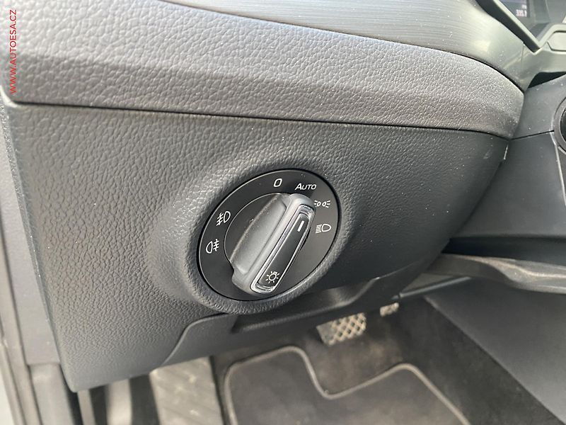 Škoda Superb (2016) 1.6 TDi, Style, DSG, kůže - fotka 15 z 18