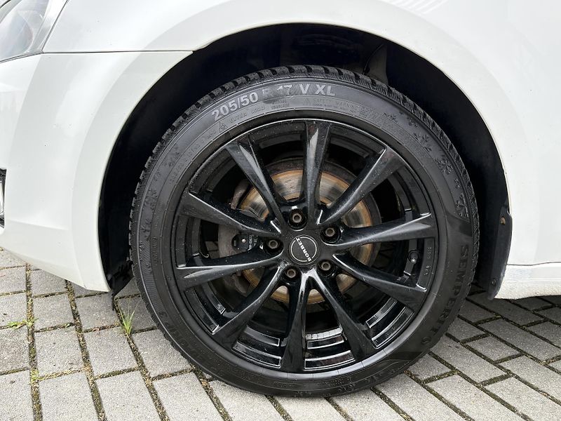 Škoda Octavia Combi 1.6 TDI ACTIVE Plus  81 - fotka 25 z 25