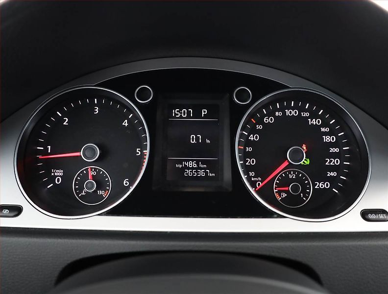 Volkswagen Passat (2009) 2.0 TDI, Automat, po STK - fotka 8 z 16