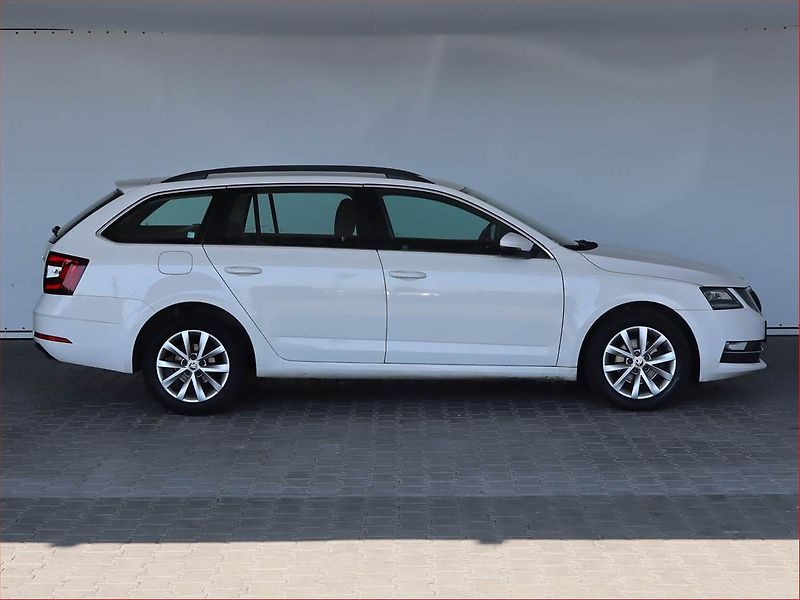 Škoda Octavia (2017) 1.6 TDI, Xenony, Tempomat - fotka 6 z 20