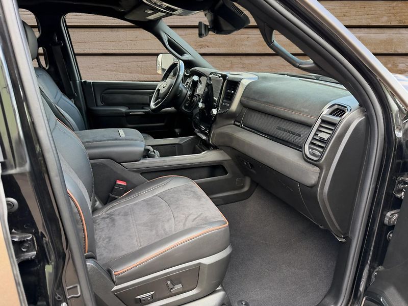 Dodge RAM (2022) +3500+CUMMINS+LIMITED CUSTOM+ - fotka 11 z 26