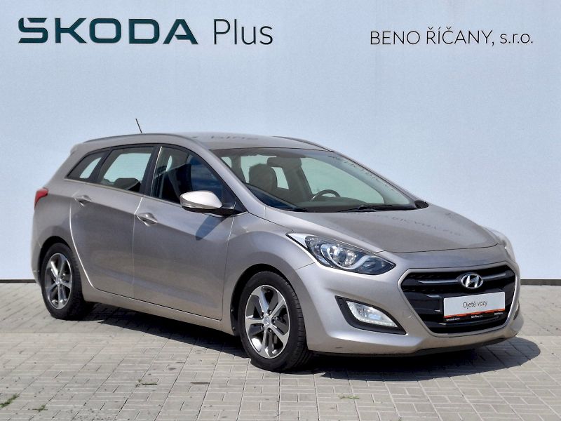 Hyundai i30 (2015) Kombi - fotka 9 z 31