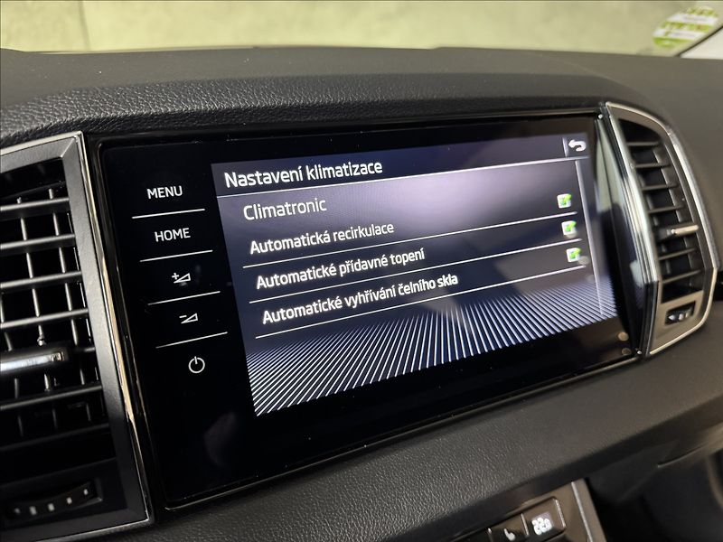 Škoda Karoq 2,0 TDi  DSG 4x4 Style Virtual - fotka 35 z 44