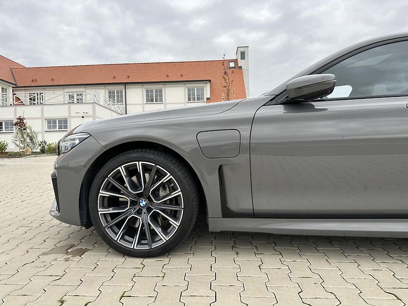 BMW Řada 7 (2019) BMW 745Le xDrive LONG aut. ser - fotka 35 z 57