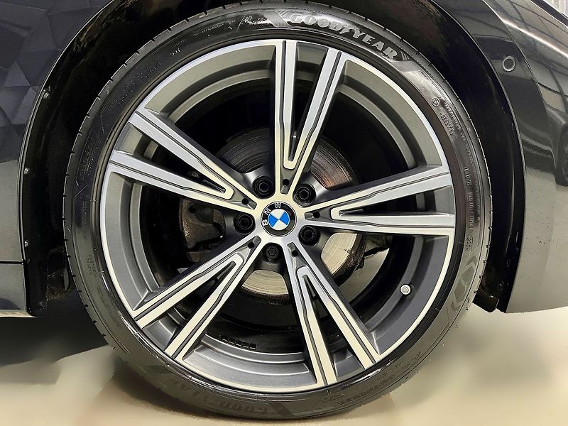BMW Řada 3 320d xDrive M-PAKET, EL. TAŽNÉ - fotka 9 z 40