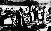 Vozidlo Thunderbolt kapitána George Eystona, které je právě připravováno k jízdě v Bonneville.