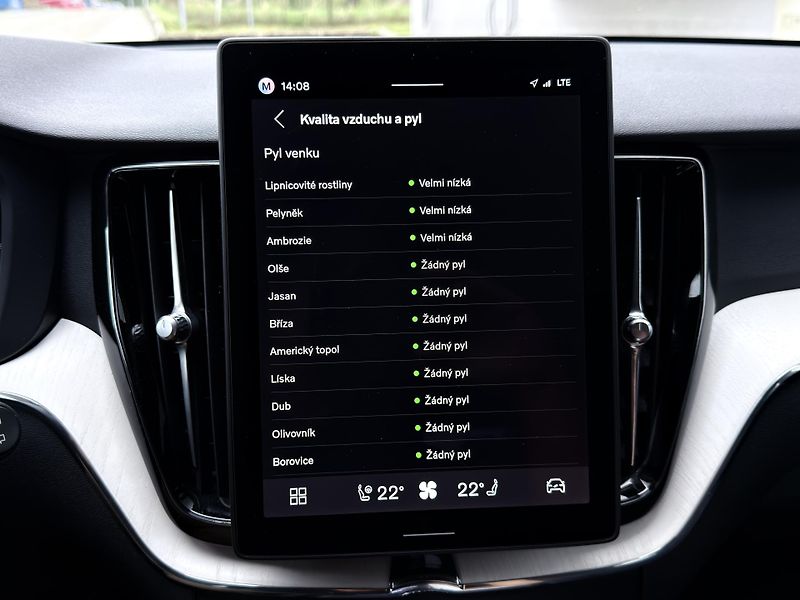Volvo XC60 B5 AWD PLUS DARK // REZERVACE - fotka 48 z 49