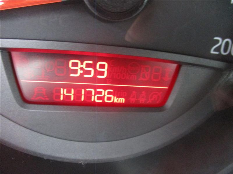 Volkswagen up! 1,0 MPi, klima, serv.kniha, - fotka 9 z 32