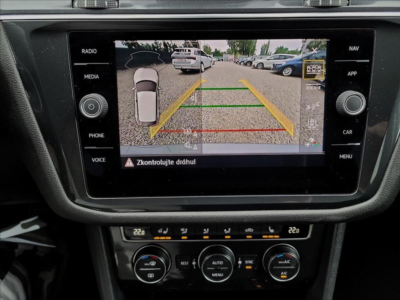 Volkswagen Tiguan Allspace 1,5 Tsi,dsg,navi,klima,výhřev - fotka 34 z 48