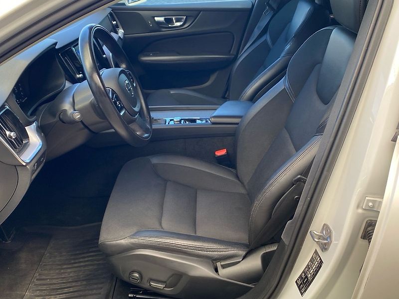 Volvo V60 D3 AWD MOM PRO - fotka 5 z 26