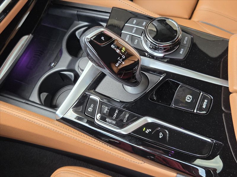 BMW Řada 5 3,0 540i xDrive Luxury Laser H - fotka 21 z 26
