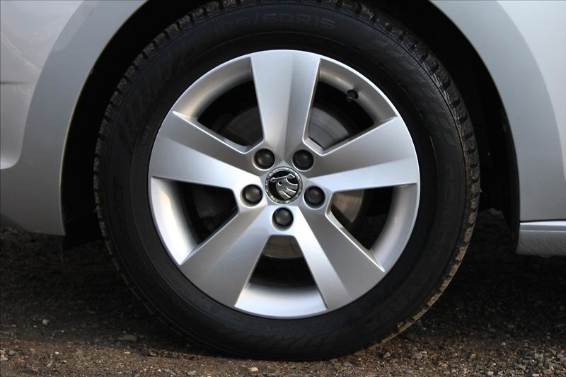 Škoda Rapid 1,4 TDI  NOVÉ V ČR - fotka 24 z 32