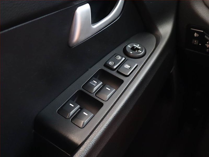 Kia Sportage (2012) 1.6 GDI, po STK, slušný stav - fotka 12 z 12
