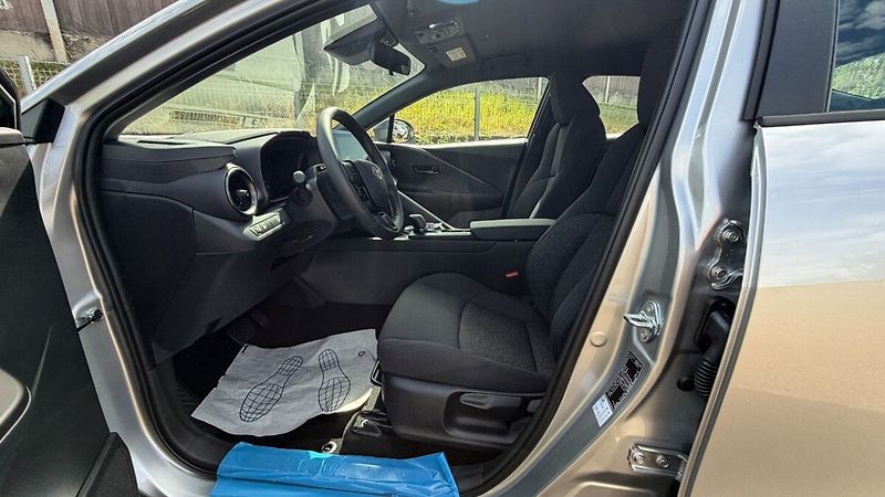Toyota C-HR 1.8. HEV Comfort Limited EDITI - fotka 9 z 24