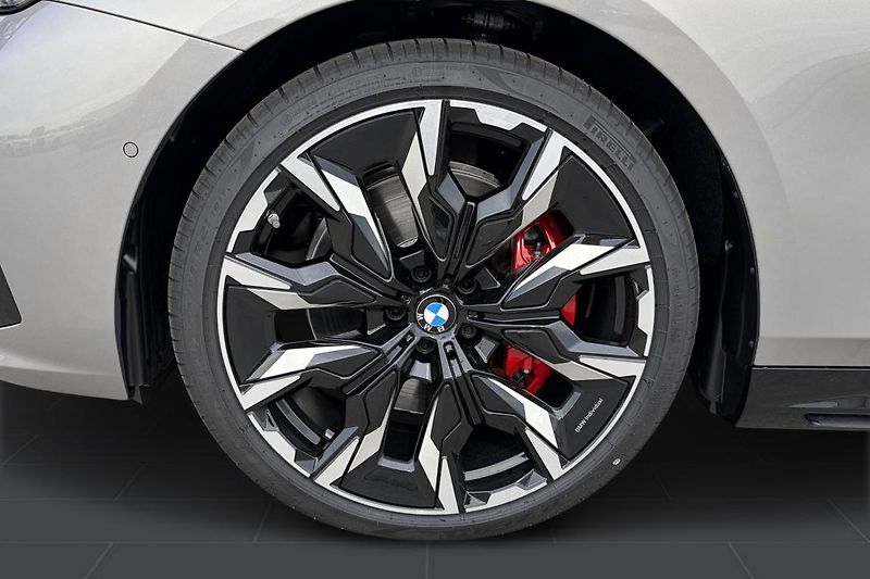 BMW Řada 5 540d xDrive Touring - fotka 5 z 9