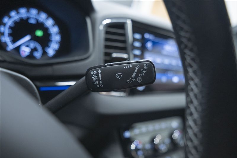Škoda Karoq 2,0 TDI DSG 4x4 SPORTLINE ČR - fotka 26 z 41
