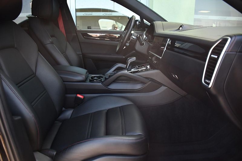 Porsche Cayenne 3.0E-REZERVACE - fotka 21 z 50