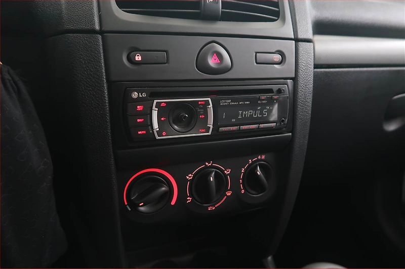 Renault Clio (2009) 1.2, po STK, pěkný stav - fotka 12 z 14