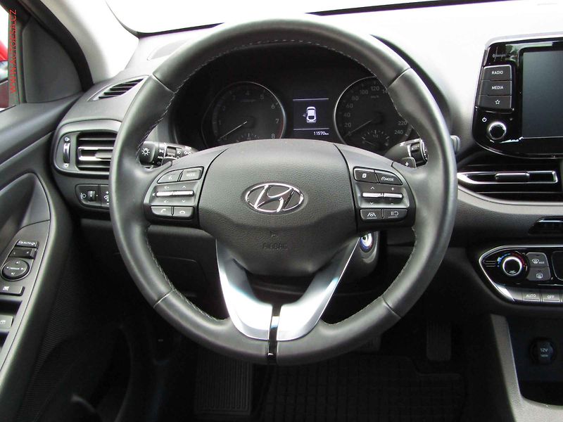 Hyundai i30 (2022) 1.0 T-GDi Fastback, 1.maj,ČR - fotka 13 z 22