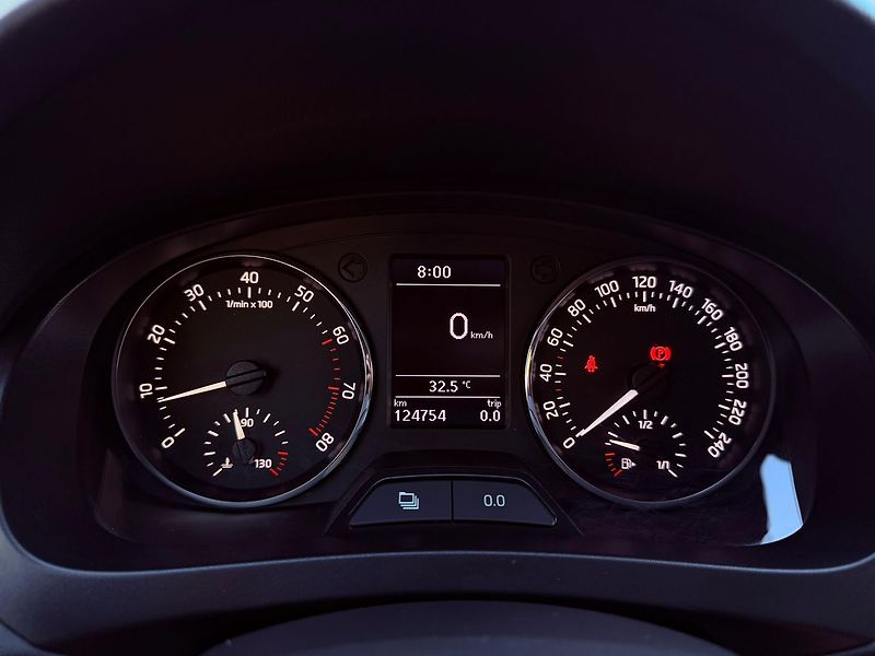 Škoda Rapid 1.2 TSi Ambition Spaceback, Se - fotka 17 z 26