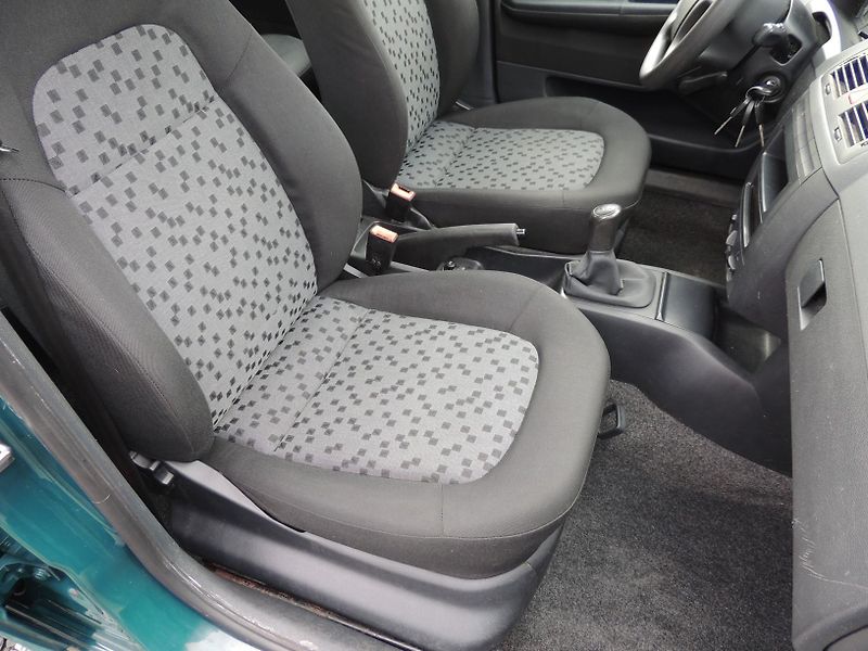 Škoda Fabia (2005) 1.2HTP,40kw,ČR,1majitel - fotka 21 z 33