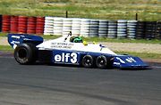 Martin Stretton s Tyrrellem P34 při závodě historických formulí v roce 2000 v Mostě. Foto: Deník/Edvard D. Beneš
