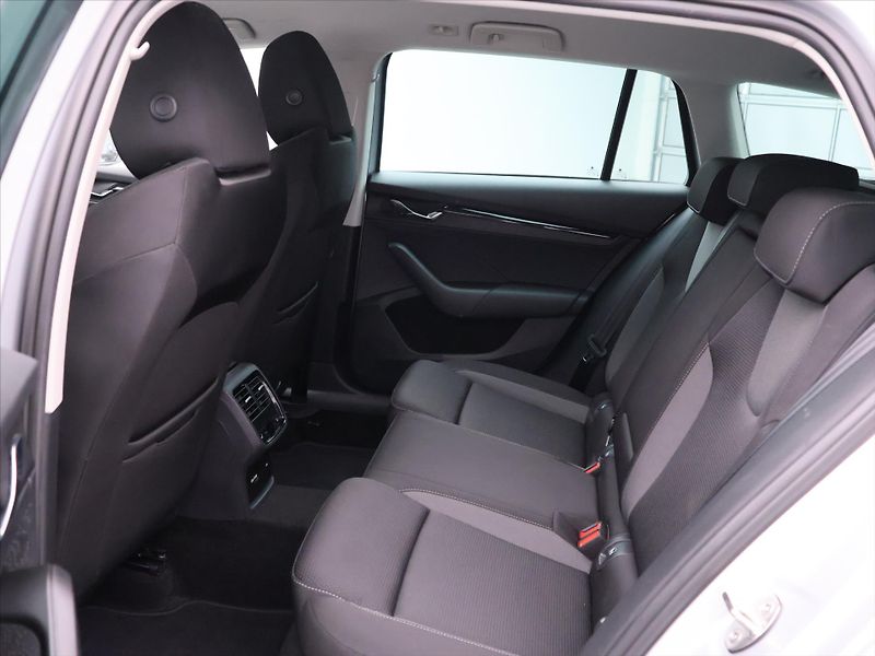 Škoda Octavia 2,0 TDI 110kW DSG DPH Matrix - fotka 15 z 38