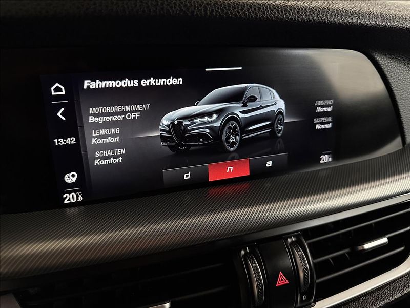 Alfa Romeo Stelvio VELOCE 206kW Q4 PANO LED R21 - fotka 25 z 41
