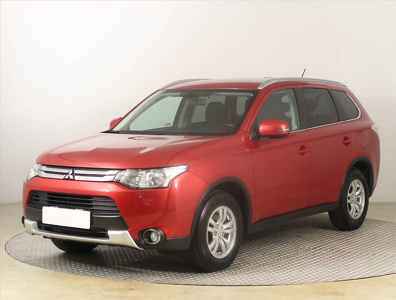 Mitsubishi Outlander (2014) 2.2 DI-D, 4X4, Navi, Tempomat - fotka 2 z 19
