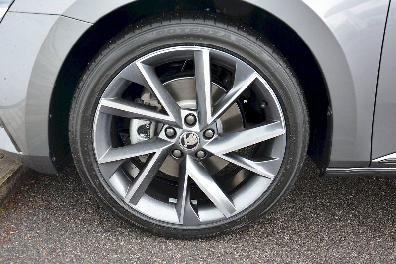 Škoda Superb (2024) Combi SportLine 2,0 TDI 147 kW - fotka 11 z 25