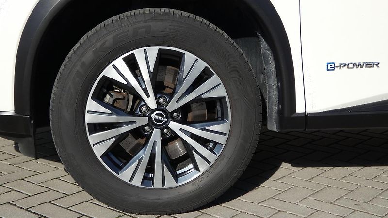 Nissan X-Trail e-POWER e-FORCE 4WD - 213 k CO - fotka 21 z 22