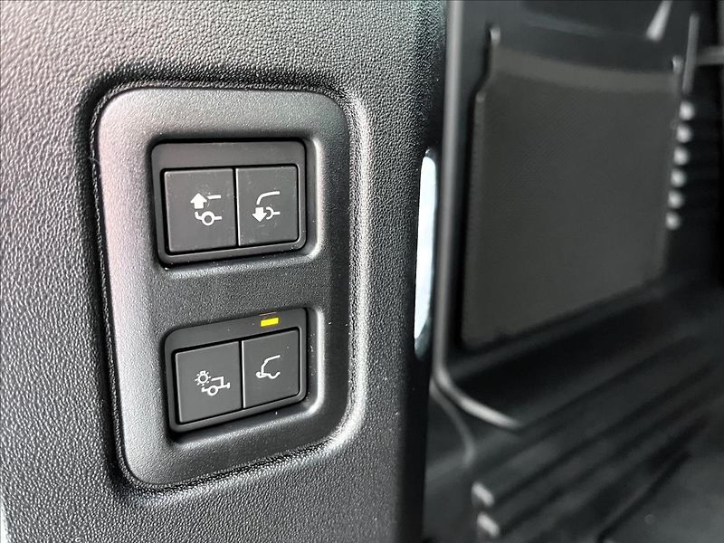 Land Rover Defender 110 D350 X-DYNAMIC HSE - fotka 6 z 35