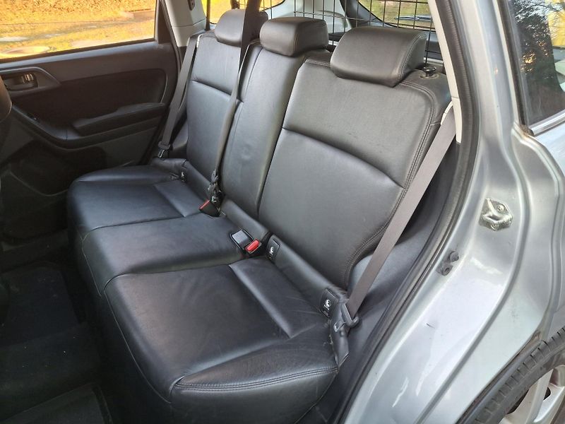 Subaru Forester 2.0 benzin  Rezervace - fotka 18 z 43