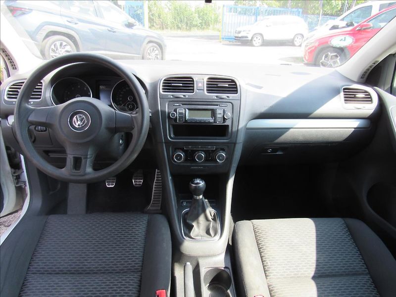 Volkswagen Golf 1,4 i 59kW - fotka 11 z 29