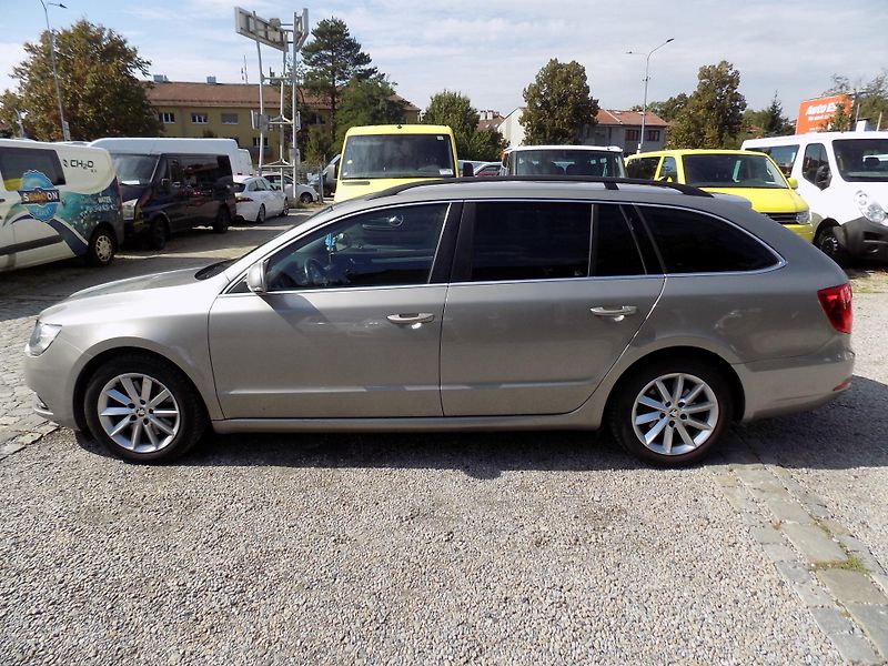 Škoda Superb 1,6 TDI 77 KW NAVI, TEMP - fotka 12 z 34