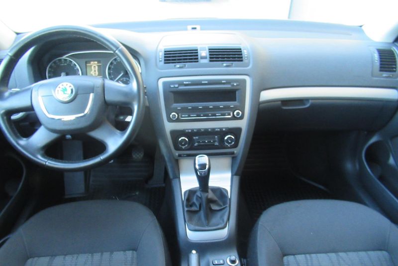 Škoda Octavia 1.6 TDi AUT. KLIMA TAŽNÉ - fotka 9 z 19