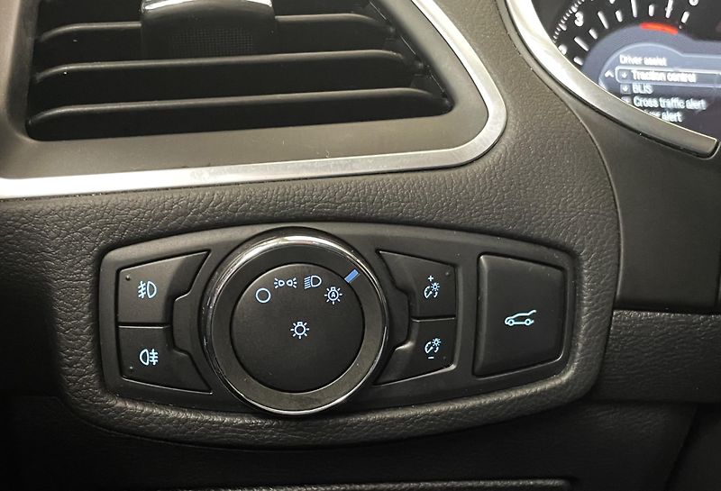 Ford S-MAX Titanium 132kW AT AWD, 7 MÍST - fotka 24 z 31