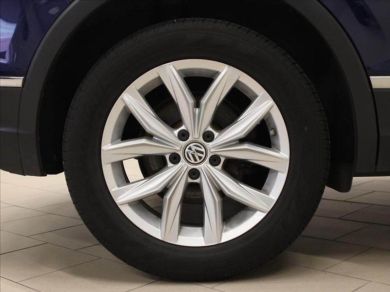 Volkswagen Tiguan 2,0 TDI Highline 4Motion DSG - fotka 32 z 39