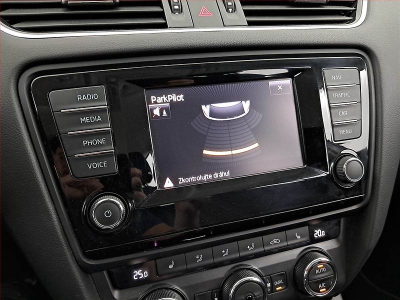 Škoda Octavia (2013) 1.6 TDI, Automat, Navi - fotka 15 z 16