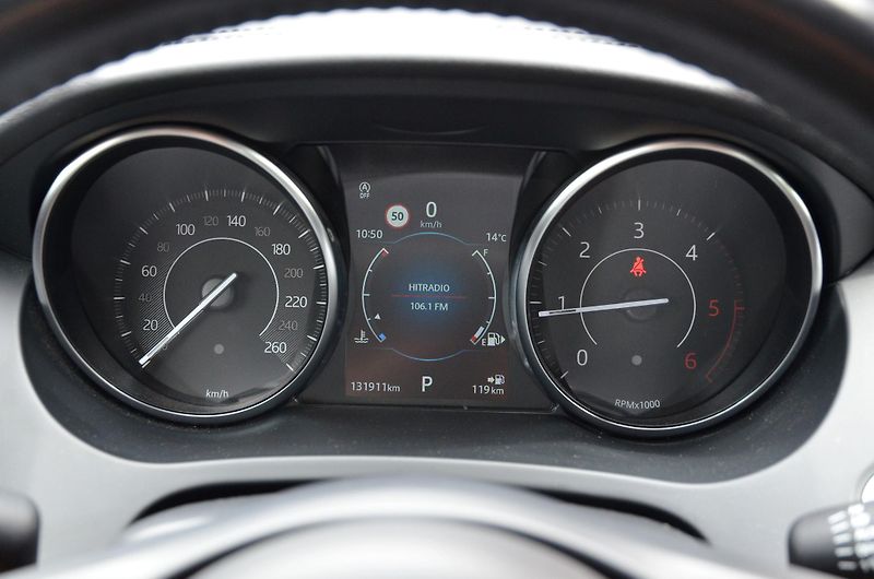Jaguar E-Pace (2018) 2.0 D 132kW S AWD AT 1.MAJITEL - fotka 26 z 43