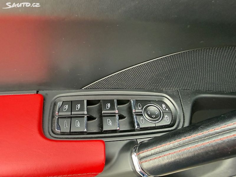 Porsche Cayenne Turbo S - fotka 39 z 44