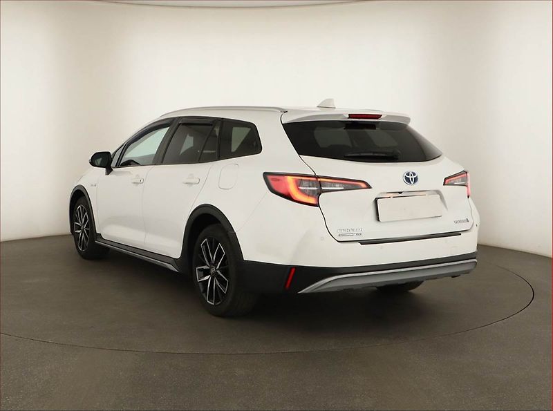 Toyota Corolla (2021) 1.8 Hybrid - fotka 4 z 16
