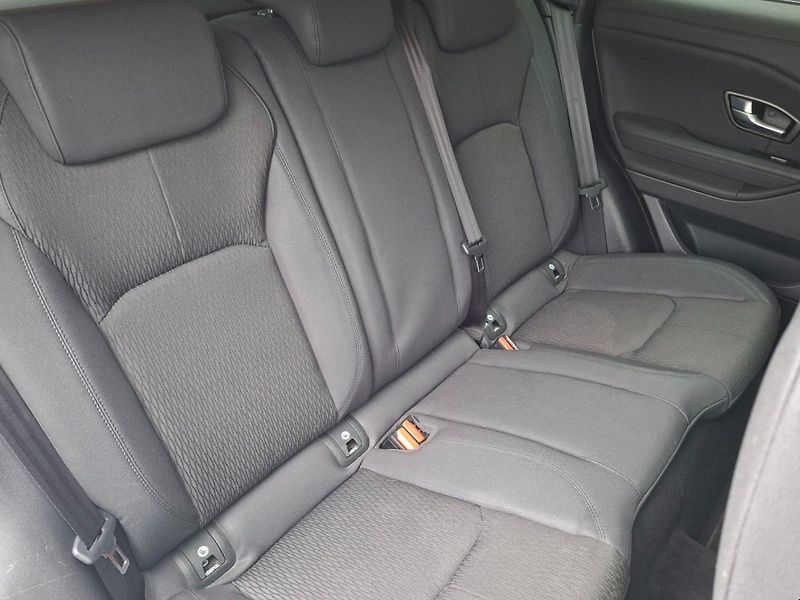 Land Rover Range Rover Evoque (2017) 2.0TD4 110kW 4X4 -NOVÉ V ČR - fotka 21 z 35