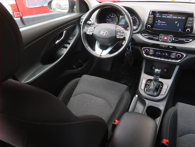 Hyundai i30 (2023) Family 1.5 T-GDI MHEV, Automat - fotka 7 z 19