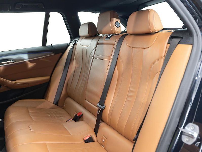 BMW Řada 5 530d xDrive Touring - fotka 22 z 22