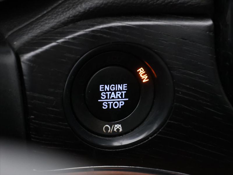 Jeep Grand Cherokee 3,0 V6 184kW Summit 4WD PANO - fotka 18 z 32